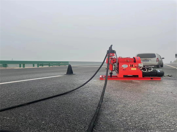 邕宁马路路基路面开裂下沉注浆加固灌浆